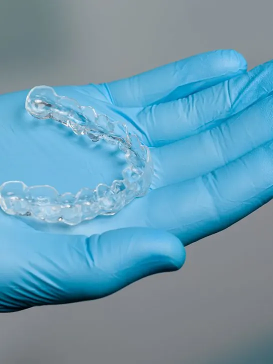 Invisalign disadvantages / advantages: What are the pros and cons of aligners?