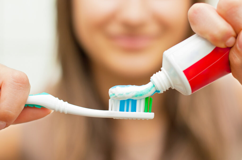 Cepillarse los dientes con ortodoncia